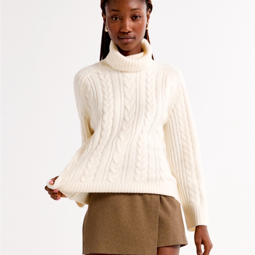 NWT Abercrombie Women's Cream Cable Knit Turtleneck Sweater